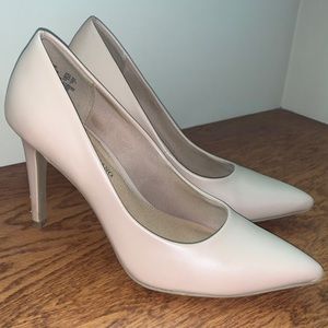 Christian Siriano Stilettos Tan Size 9W Worn maybe 3x